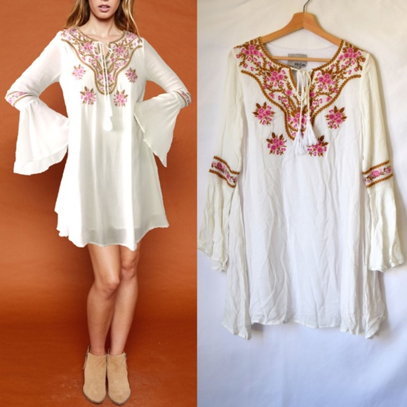 Chloe Oliver Dresses & Skirts - NWOT Anthropologie Chloe Oliver Bell Sleeve Dress